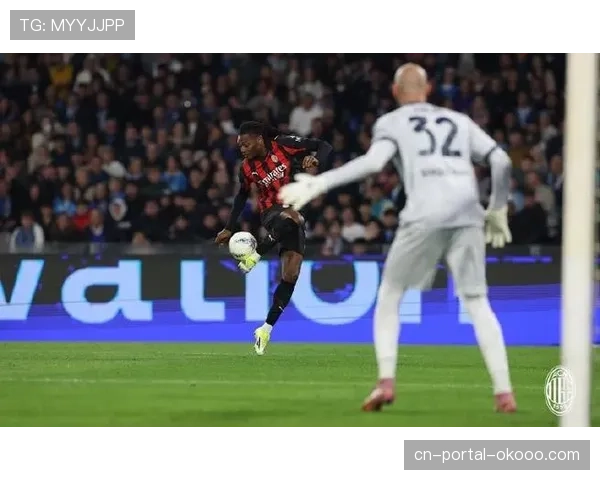 莱奥替补席神情落寞，AC米兰惨败后更衣室气氛凝重